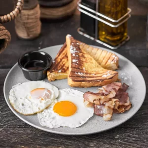 Tostadas francesas de la casa con tocinetas